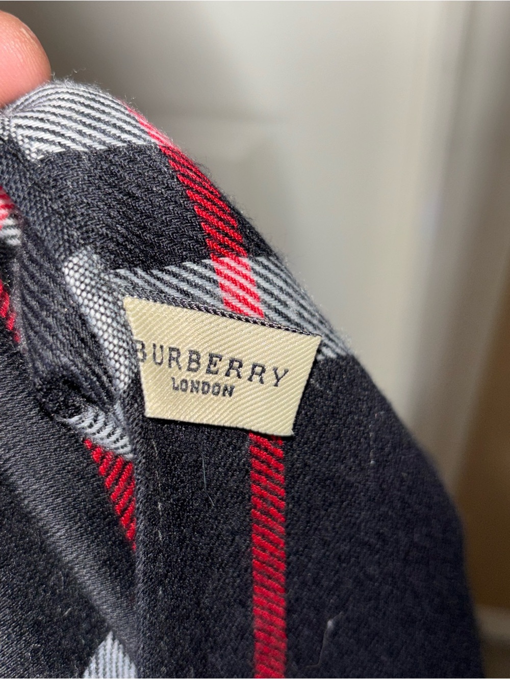 Burberry The Classic Check Cashmere Scarf for Women - 28”X73” - Picture 4 of 7